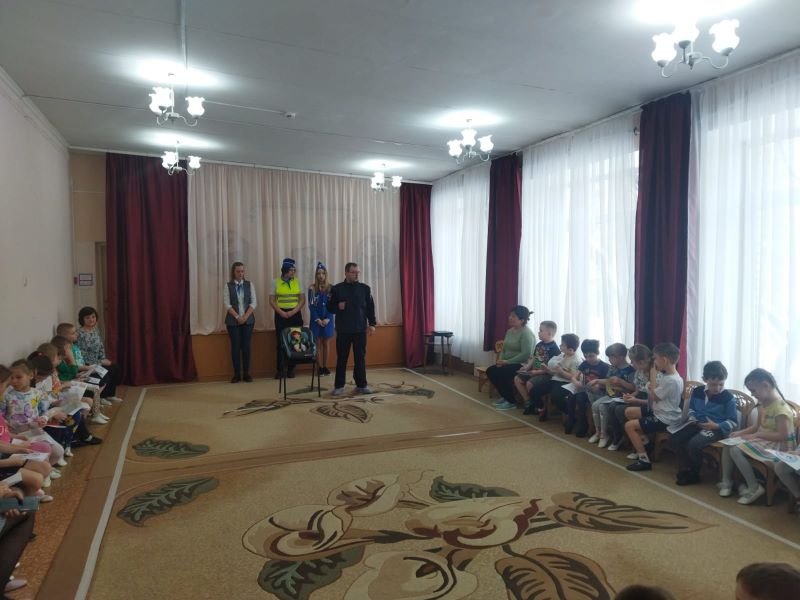 В Жуковском сотрудники Госавтоинспекции провели мероприятие по безопасности дорожного движения для воспитанников детского сада