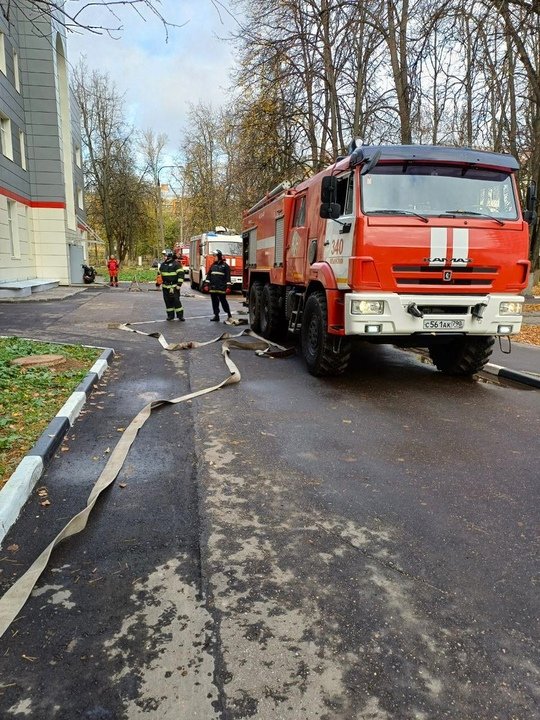 🏥🔥 Огнеборцы ликвидировали условный пожар в поликлинике, расположенной в городе Жуковский округа Раменское
 
🤝 Вчера работники территориального управления №8 #Мособлпожспас совместно с сотрудниками федеральной противопожарной службы приняли участие в пожа